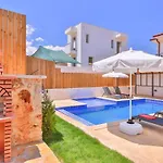 Lavanta Doga Icerinde Oezel Havuzlu Villa Eskiomerler