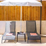 Lavanta Doga Icerinde Oezel Havuzlu *