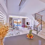 Lavanta Doga Icerinde Oezel Havuzlu