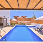 Lavanta Doga Icerinde Oezel Havuzlu