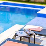 Lavanta Doga Icerinde Oezel Havuzlu Villa *