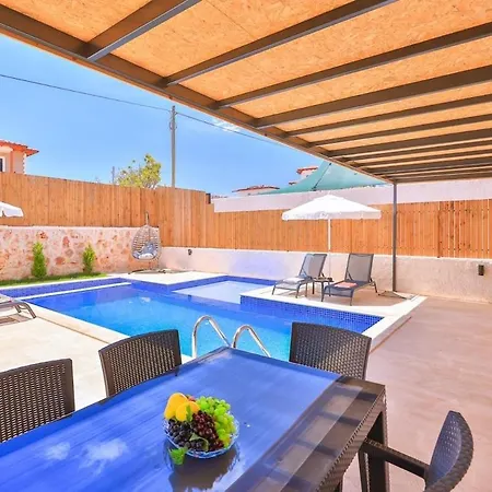 Lavanta Doga Icerinde Oezel Havuzlu Eskiomerler